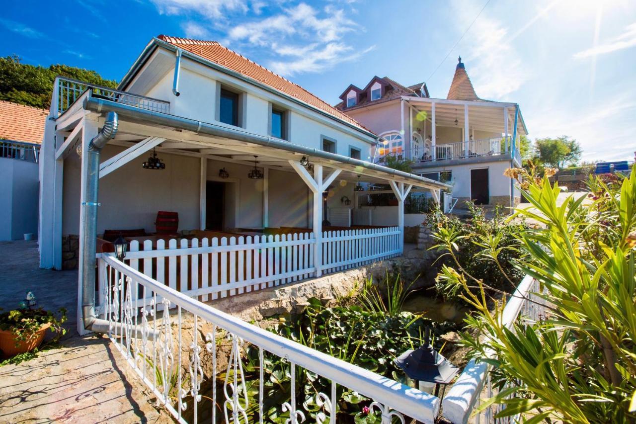Fogado A Ket Toelgyfahoz Bed & Breakfast Sümeg Eksteriør bilde